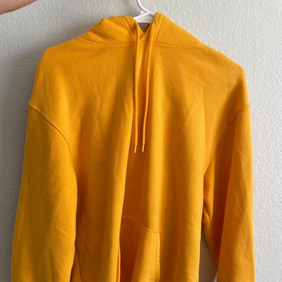 H&M yellow-orange sweatshirt - Picture 3 of 3